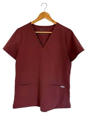 Figs Casma Three-Pocket Scrub Top Deep Cherry Size Small